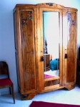 medium_armoire_1.JPG